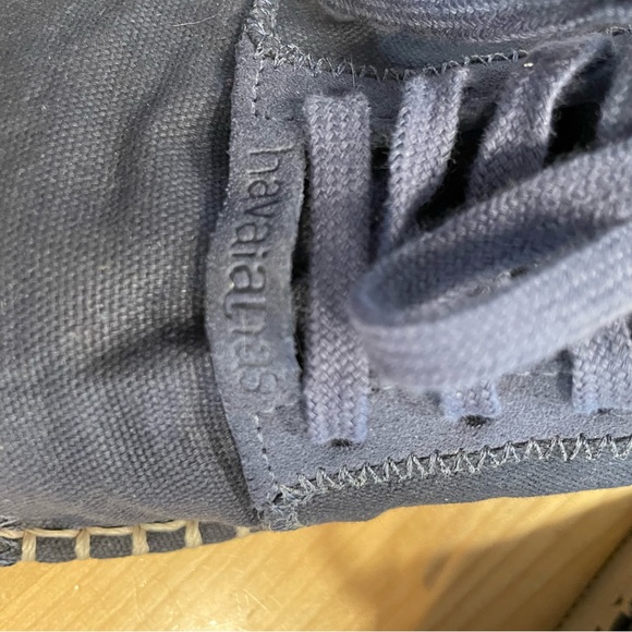 Havaianas lace up espadrilles women’s size 9, these are in very good condition. - Picture 4 of 4